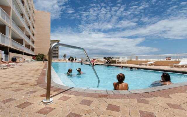 Islander 4007 by RedAwning