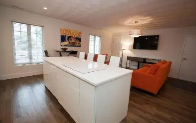 Plaza 2700 Luxury Beach Suites