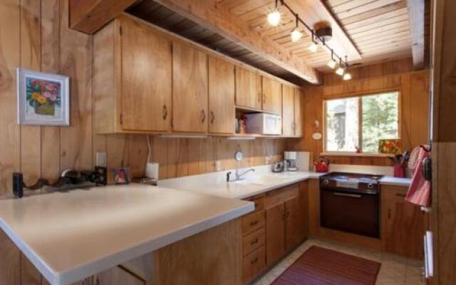 Iravani Dog Friendly Cabin by RedAwning