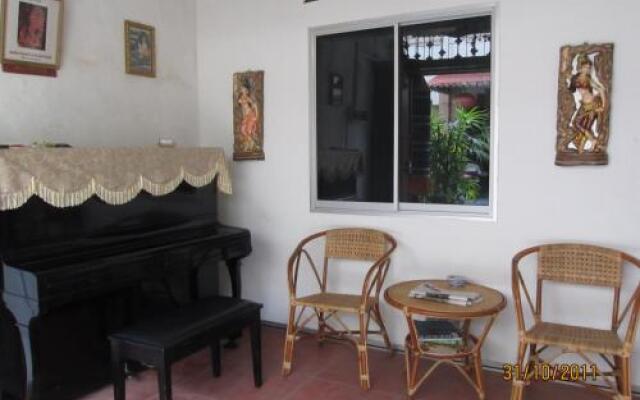 巴拉广场旅社(Bala's Place)