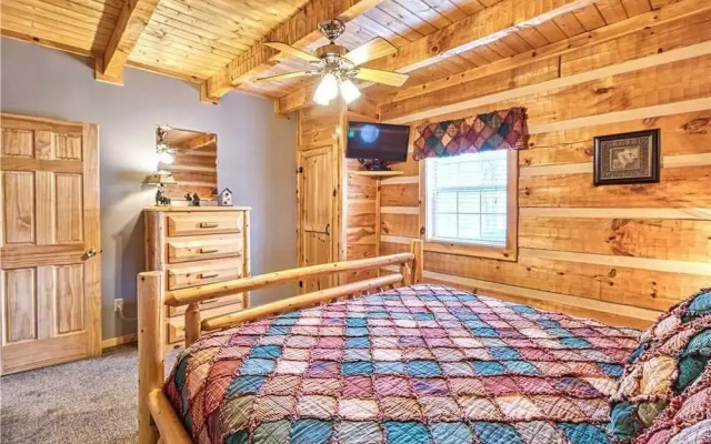 Chubby and Cubbys Den - Three Bedroom Cabin