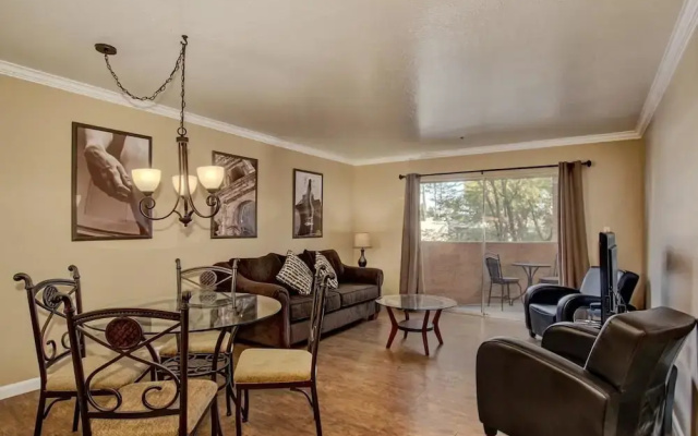 SLS Casa Requena with FREE Heated Pool & Spa.