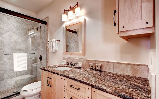 Mountaineer #M-1 - Ski-In/Ski-Out - Private Outdoor Hot Tub