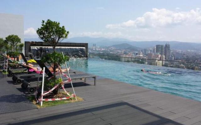 Cozy & Modern Guesthouse @ Regalia Residence