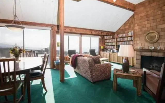Holmes 3 Br home by RedAwning