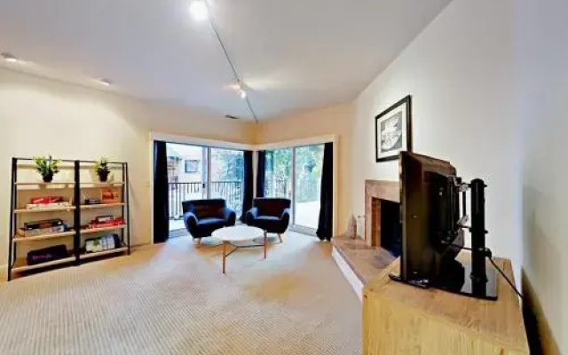 27509 West Shore Road Home