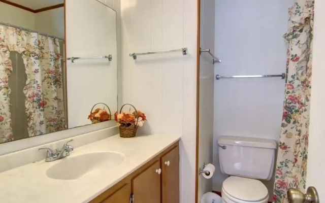 Westside- 3 Bedroom Home by RedAwning