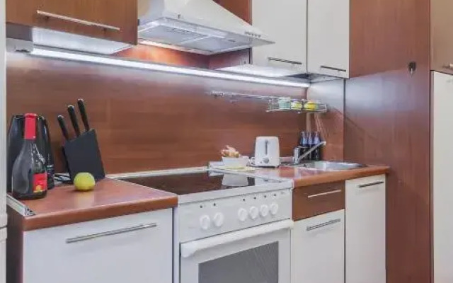 GMApartments in Stalin's Skyscrapper