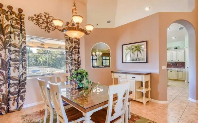 Splashing Dolphins - Three Bedroom Home