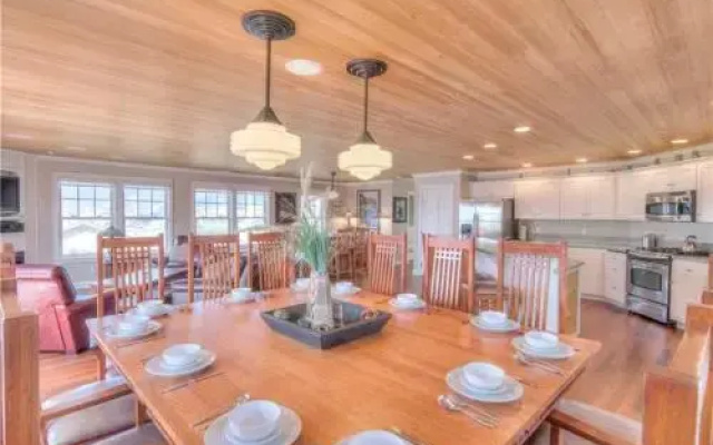 Pelican Reach - 5 Br home by RedAwning