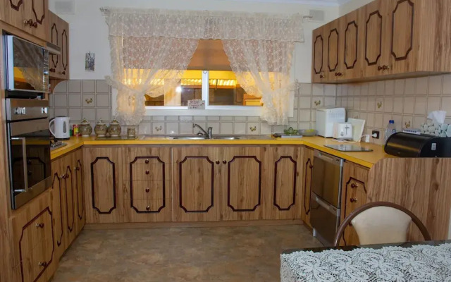 Chrissies Palace - Hostel
