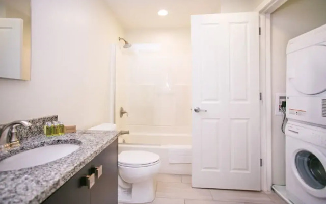 Vibrant Financial District Suites by Sonder