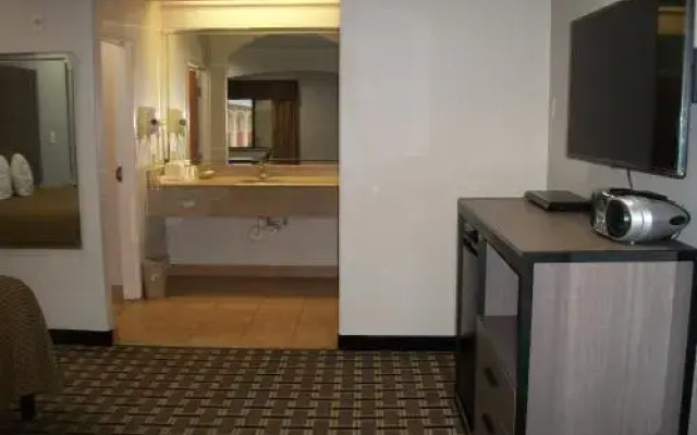 Woodland Inn and Suites