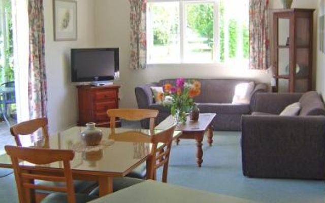 Allambee Cottages – Guest Rooms – Coromandel