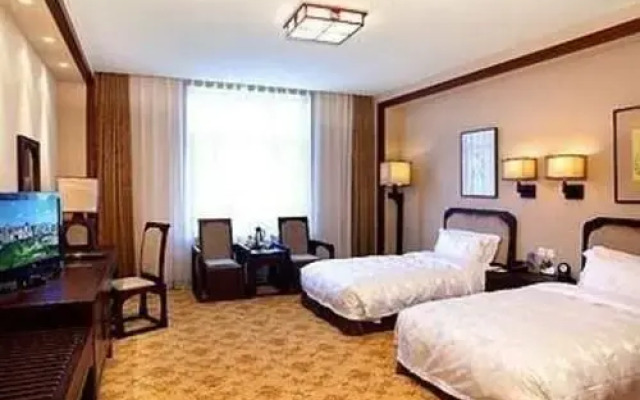 Golden Stone Tang Feng International Hot Spring Hotel - Dali