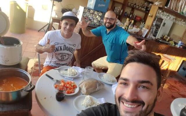 Backpackers Hostel & Cocktails