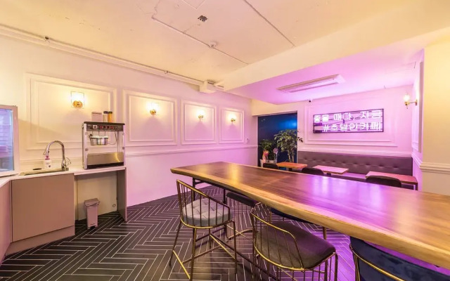 Hotel In Cafe