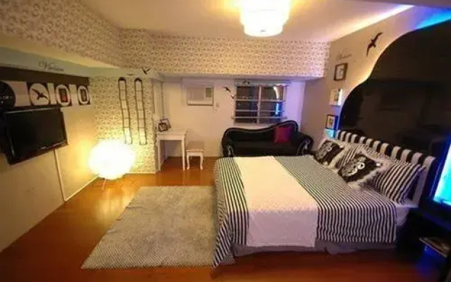 Glass House B & B