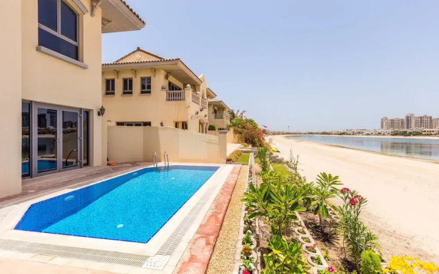 Canal Cove Villa by Deluxe Holiday Homes