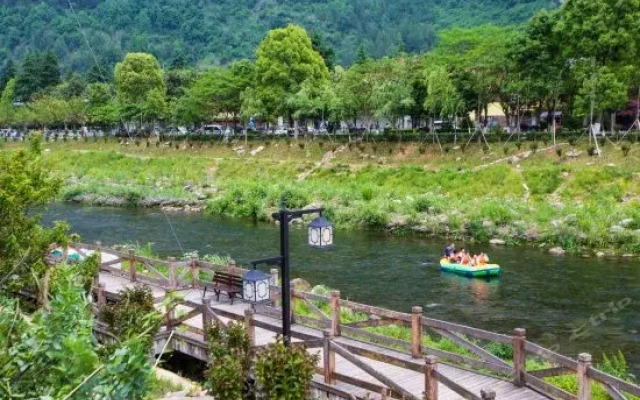 Zhangjiajie Landscape Love Theme Inn