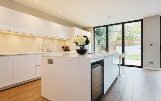 Veeve Gorgeous Family Home In Clapham Rodenhurst Road