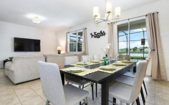 7BR Villa - 4731 Blue Diamond Street