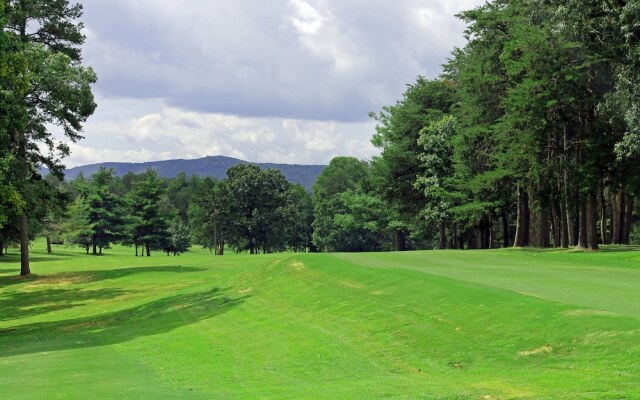 Brushy Mountain Lodges & Golf Club Hotel Room