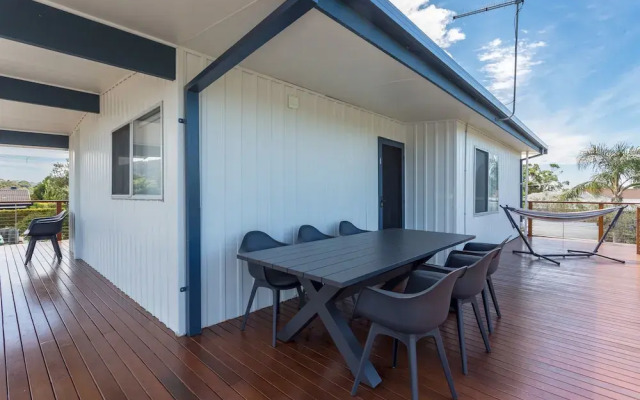 Upstairs Cottage on Beachurst