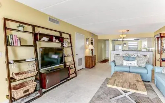 Comfy Upper Unit Condo to Enjoy the Beach or the Fishing by RedAwning