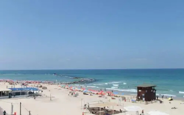 Haatzmaut Bat Yam Beach