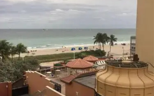 Hollywood Beachfront Condo w/Pool