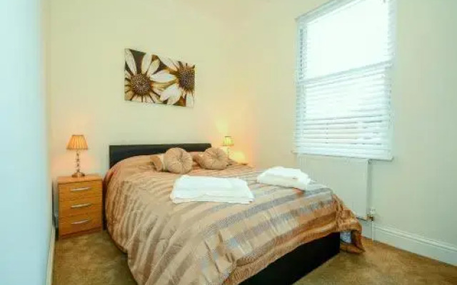 Flat 2 Bluebridge Court - Cliffords Reach