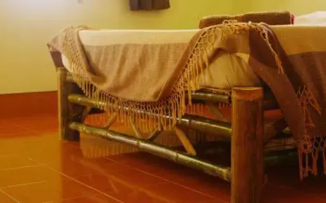 Le Balcon, Haad Yao.
