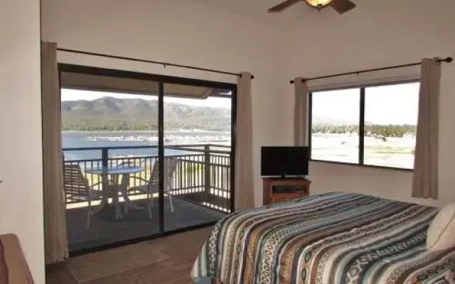 055 Lakefront Ski Getaway Cabin
