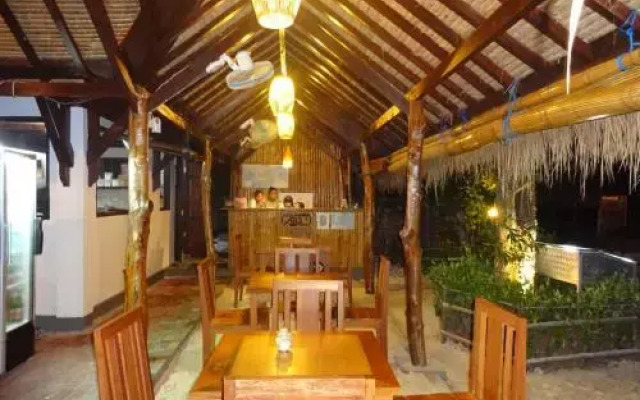 Ana Warung & Bungalows