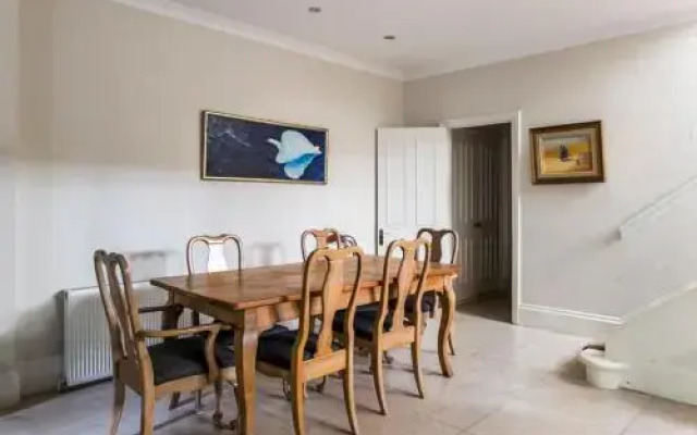 Ovington Gardens by Onefinestay