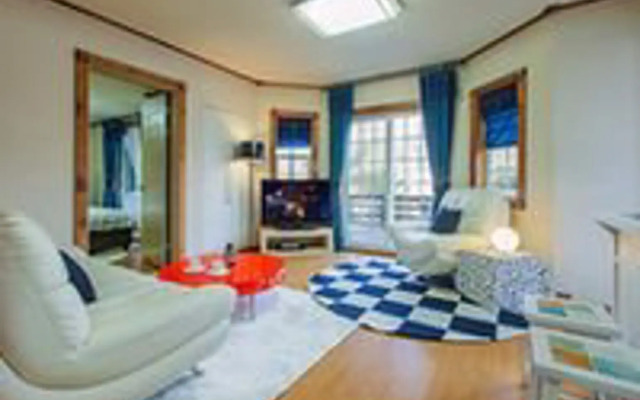 Hongcheon Gogh and Sunflower Pension