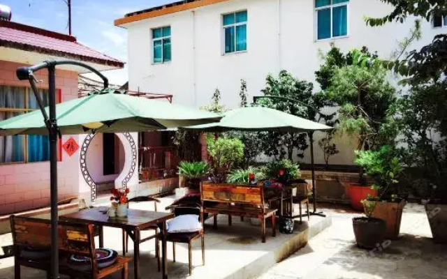 Xizhou Walk Hostel