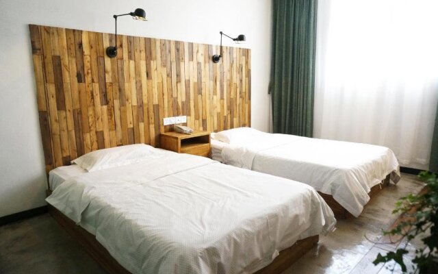 Chengdu Lazybones Lounge Hostel (Tianfu Square)