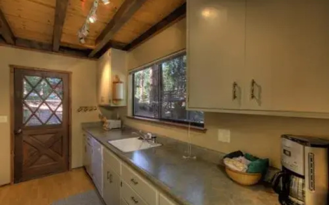 Jerves Tahoe Vacation Cabin by RedAwning