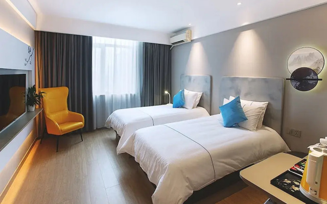 Magnotel Hotel of Wuhan Mei Yuan District subway station T-bridge