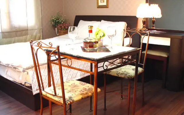 Sunset Garden Pension