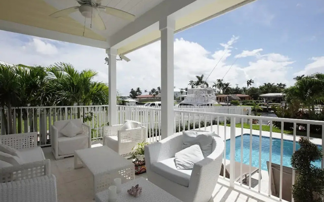 Luxurious Waterfront Villa W/Heated Saltwater Pool