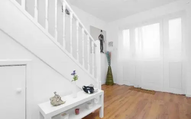 Regents Park View Apartment