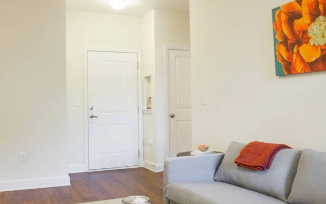 Modern 2BR with Balcony in Hip Plaza Midwood