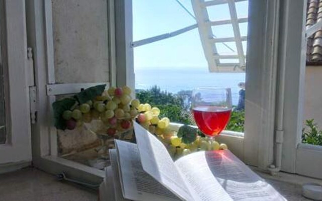 Old Dinka Studio Apartment