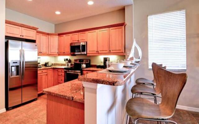 Harborview Grande 700 Waterfront Condo