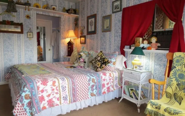 Sunflower Room