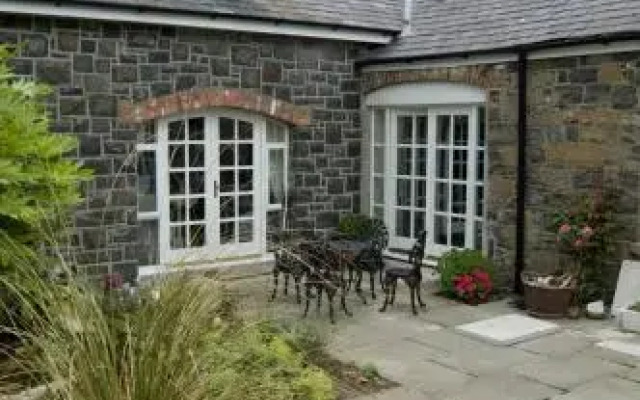 Shola Coach House