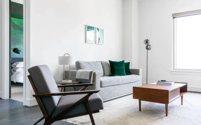 Stylish 1BR1BA in Downtown by Lyric